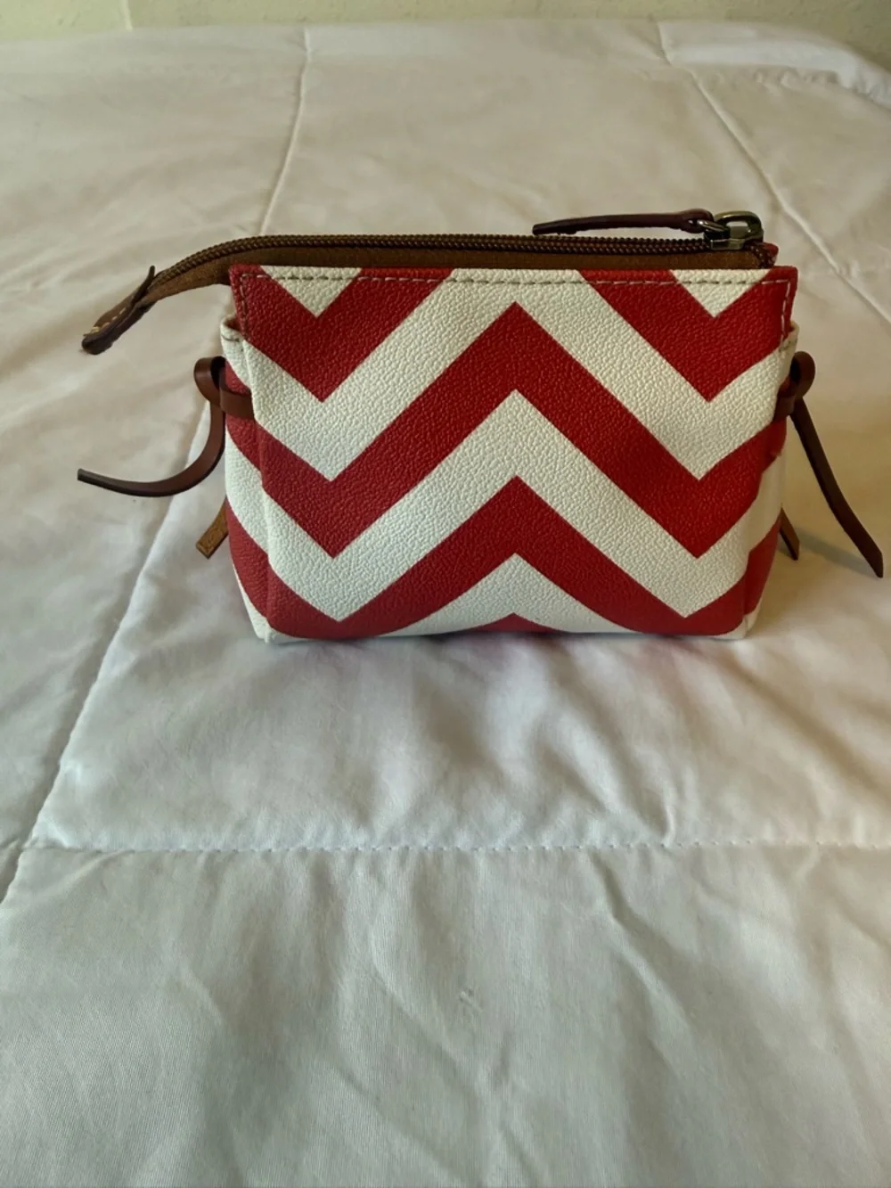 Dooney & Bourke compact chevron
